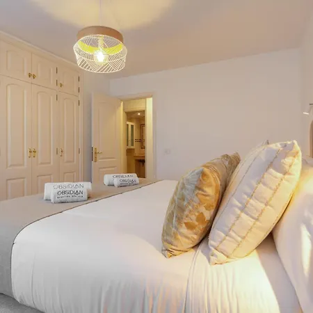 Obsidian Canarysol Cristianos ארונה